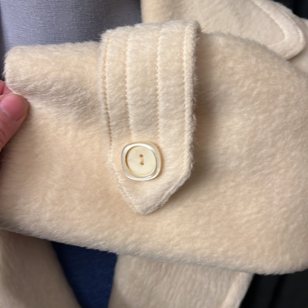 Gorgeous Double Breasted Fully Lined Vanilla Colo… - image 5